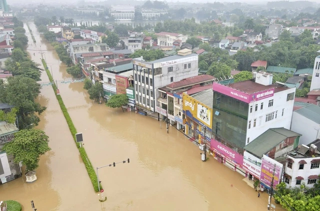 Lũ sông Hồng tăng nhanh trên BĐ1, 4 tỉnh có nguy cơ ngập lụt trở lại.