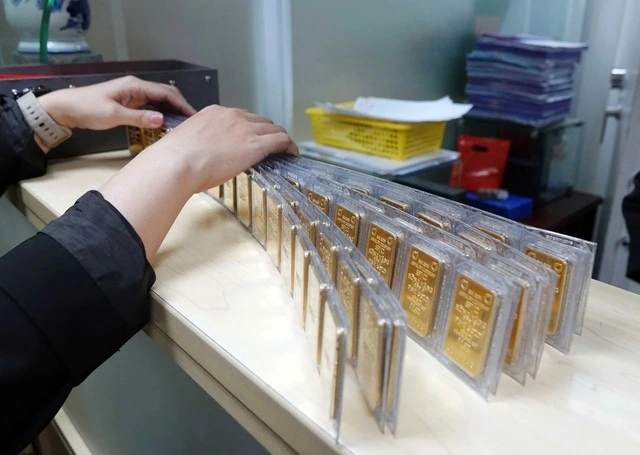 Người giữ vàng lo lắng không yên.