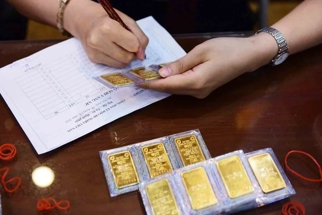 Mua vàng đã không dễ, việc bán còn phức tạp hơn.