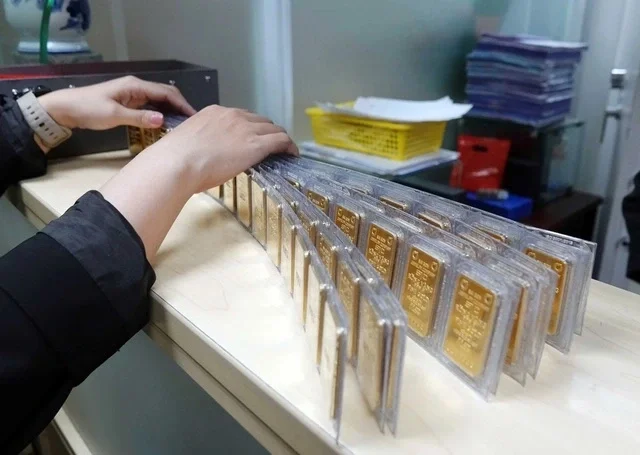 Người giữ vàng lo lắng không yên.