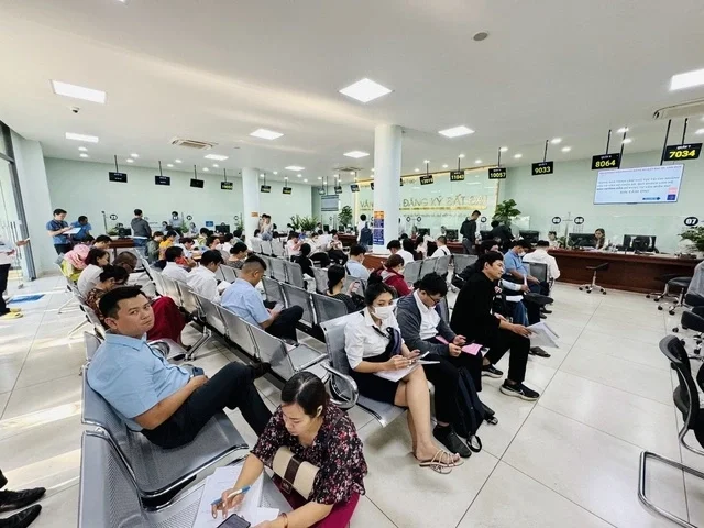 Trình bày bảng giá đất cho UBND TP.HCM trước 14 giờ ngày 16/10.